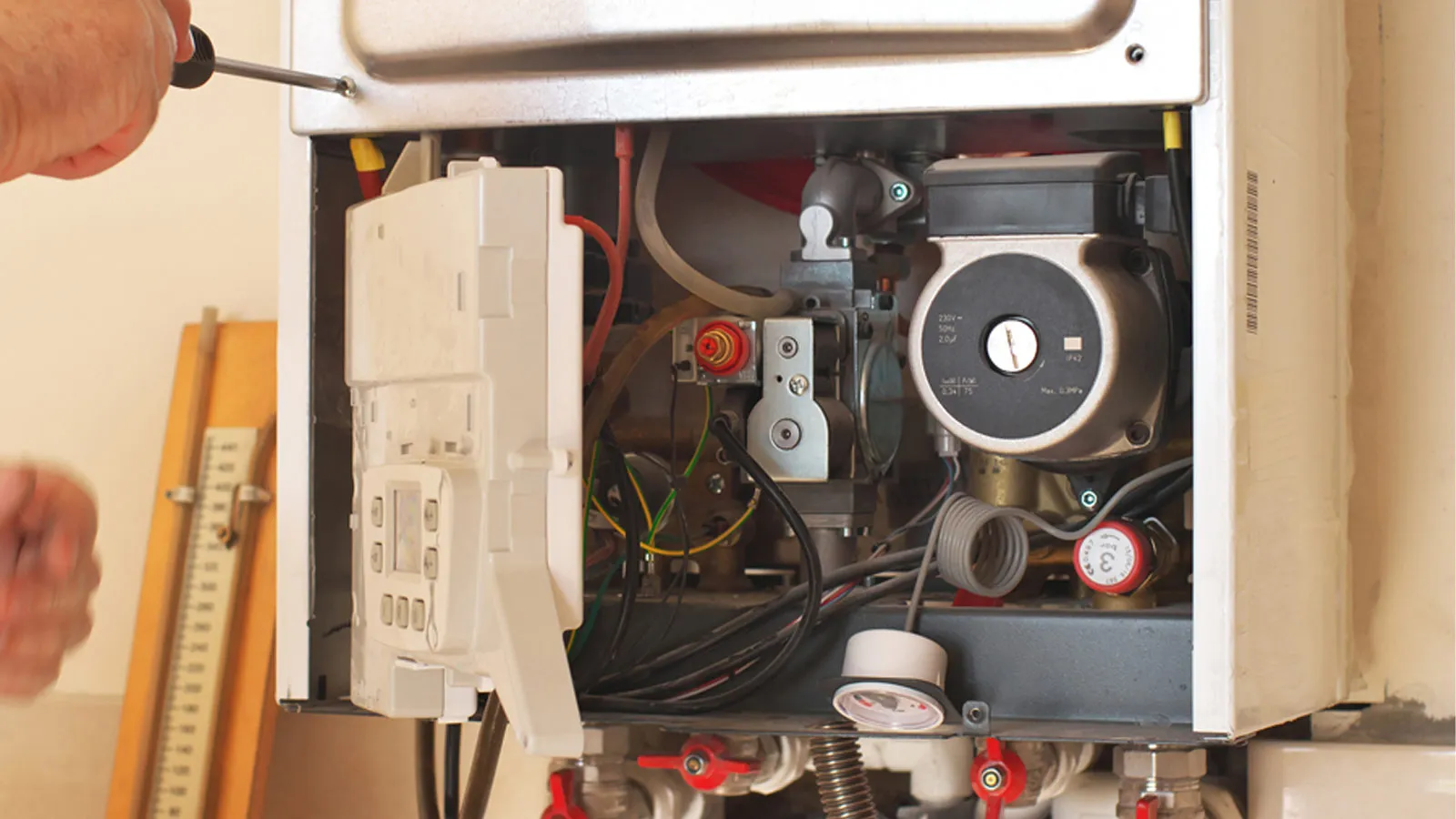 تعمیر نشتی آب پکیج در خانه